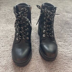 Nine West lug boots. Black size 5.5. Never worn.